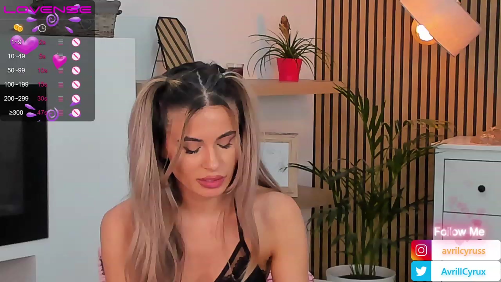 Gallery image thumbnail from Avril_Cyrus's myfreecams stream on, 06/17/2023, 12:52 image 5 of 20