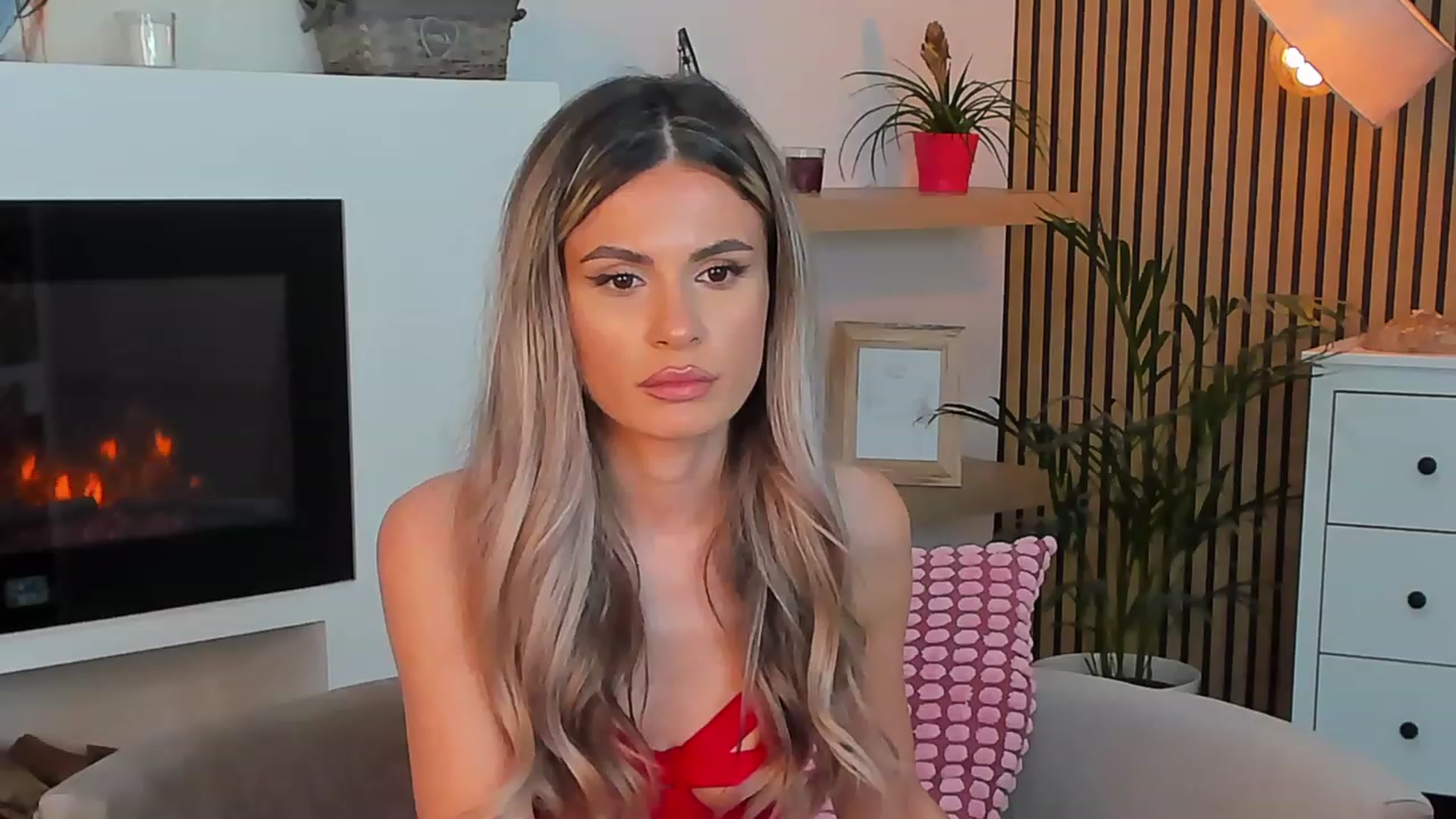 Gallery image thumbnail from Avril_Cyrus's myfreecams stream on, 07/06/2023, 09:00 image 15 of 20
