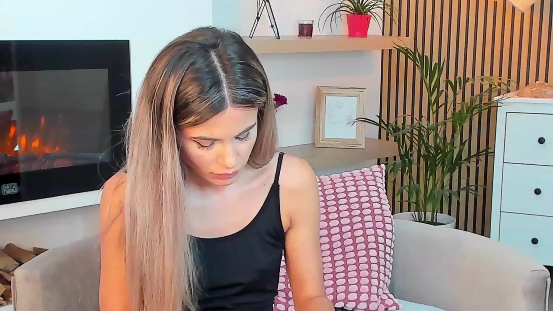 Gallery image thumbnail from Avril_Cyrus's myfreecams stream on, 07/10/2023, 10:01 image 2 of 20