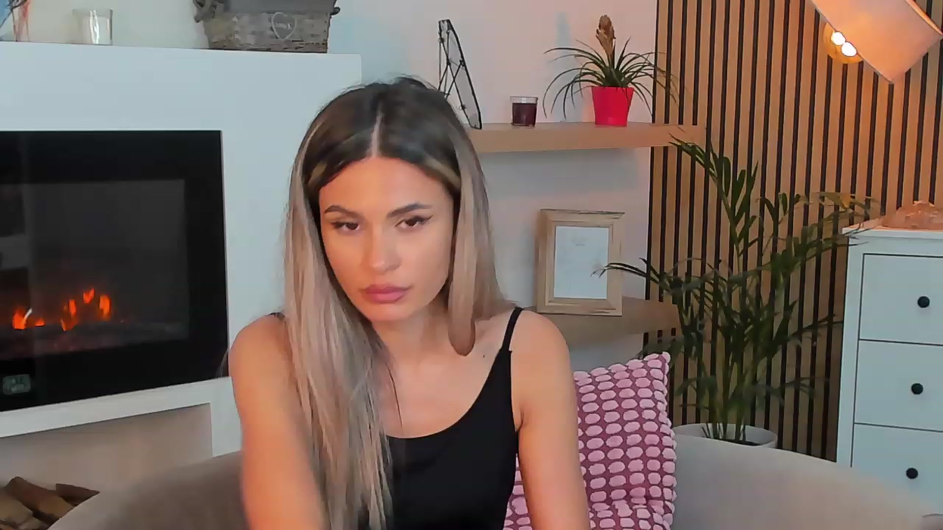 Gallery image thumbnail from Avril_Cyrus's myfreecams stream on, 07/10/2023, 11:59 image 20 of 20