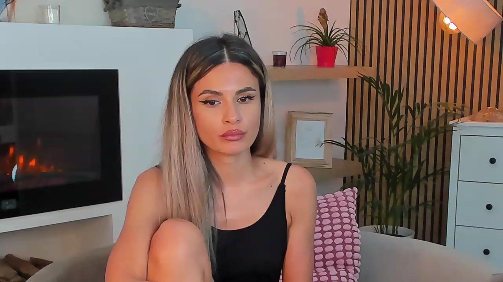Gallery image thumbnail from Avril_Cyrus's myfreecams stream on, 07/10/2023, 11:59 image 13 of 20