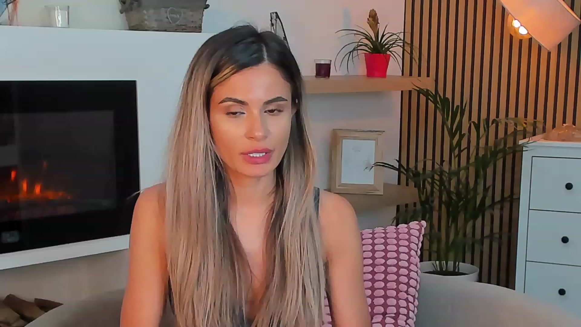 Gallery image thumbnail from Avril_Cyrus's myfreecams stream on, 07/11/2023, 11:24 image 16 of 20