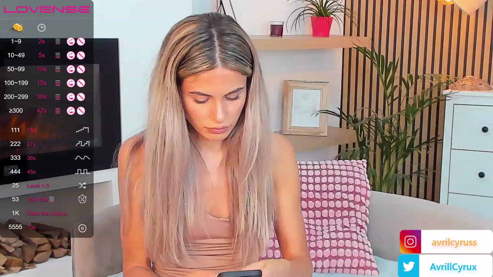 Gallery image thumbnail from Avril_Cyrus's myfreecams stream on, 07/31/2023, 12:17 image 13 of 20