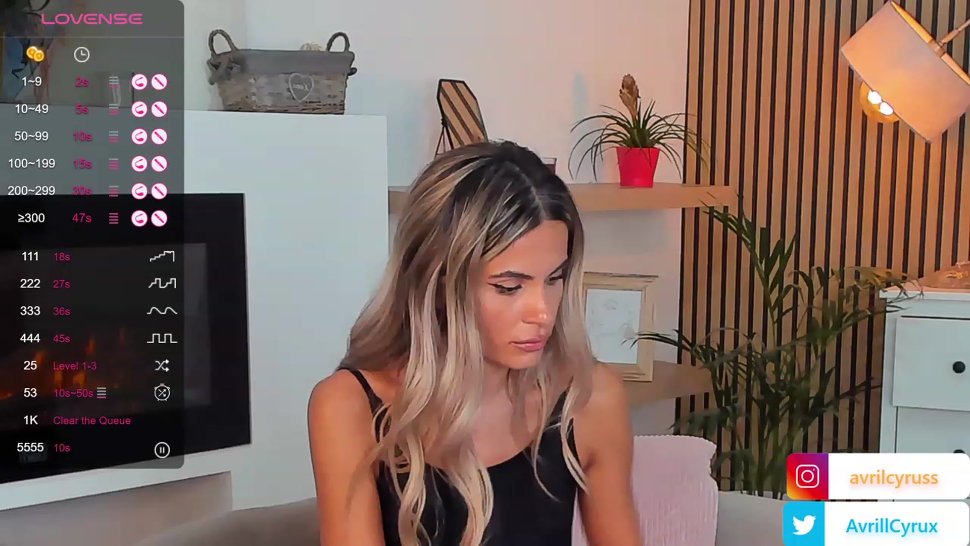 Gallery image thumbnail from Avril_Cyrus's myfreecams stream on, 08/28/2023, 09:00 image 15 of 20