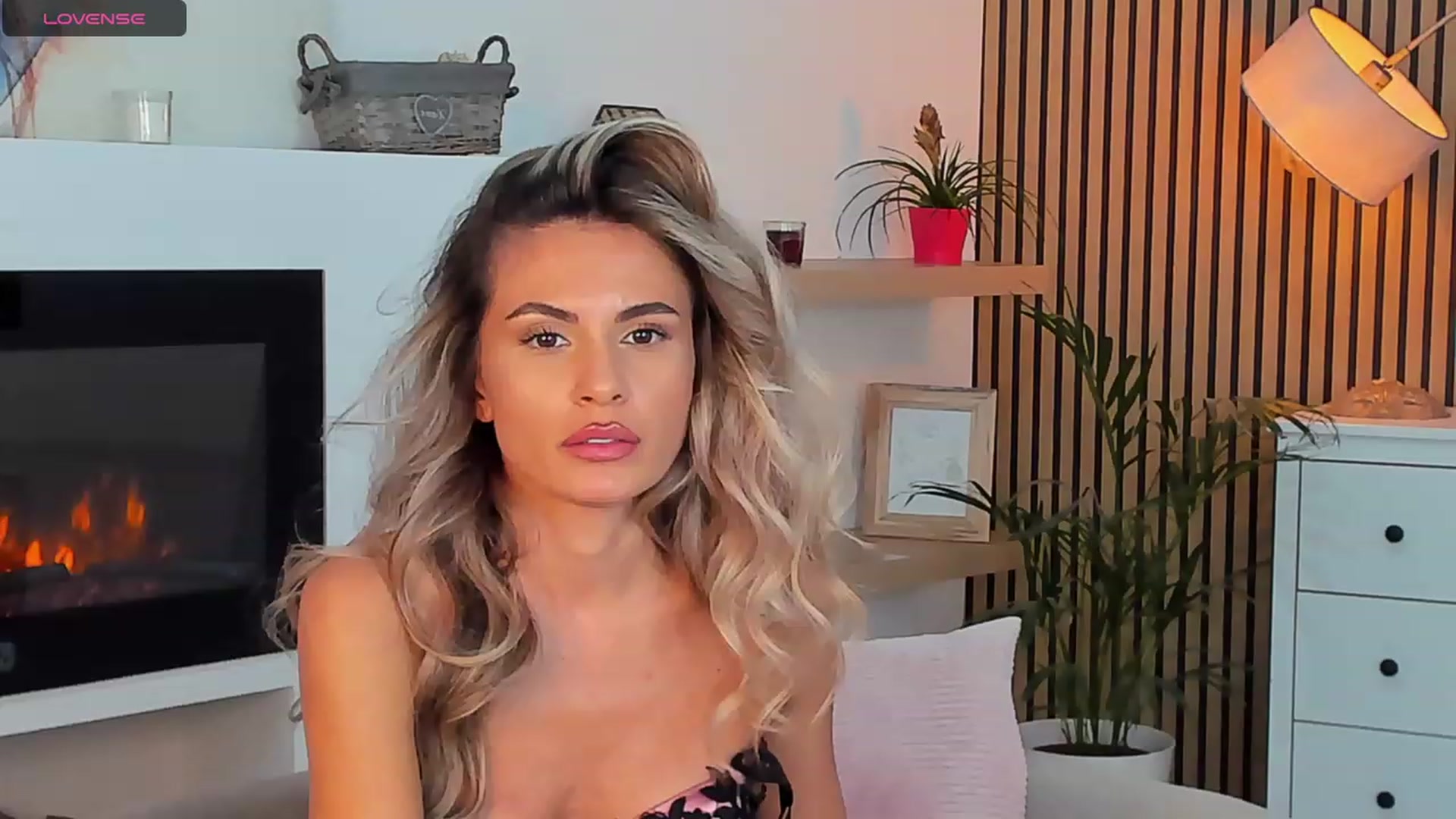 Gallery image thumbnail from Avril_Cyrus's myfreecams stream on, 09/12/2023, 08:59 image 10 of 20