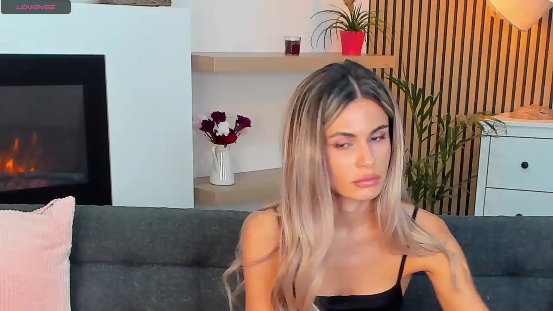 Gallery image thumbnail from Avril_Cyrus's myfreecams stream on, 09/28/2023, 08:50 image 4 of 20