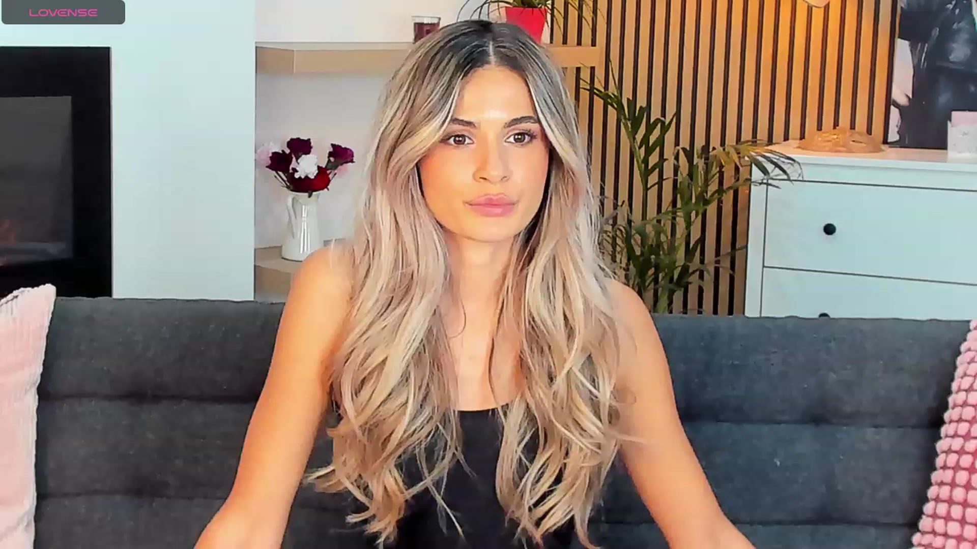 Gallery image thumbnail from Avril_Cyrus's myfreecams stream on, 09/30/2023, 11:42 image 17 of 20
