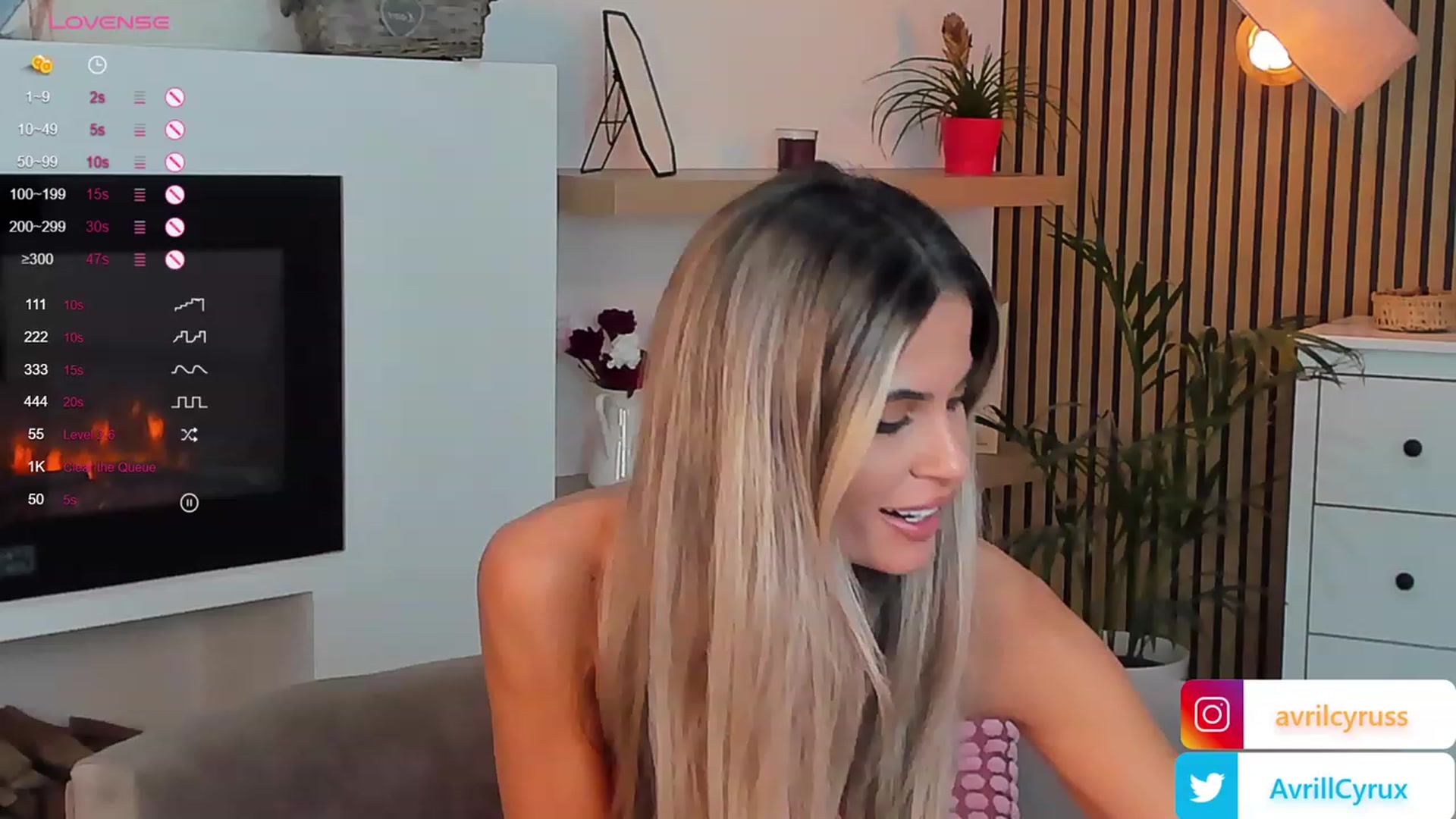 Gallery image thumbnail from Avril_Cyrus's myfreecams stream on, 10/14/2023, 08:46 image 11 of 20