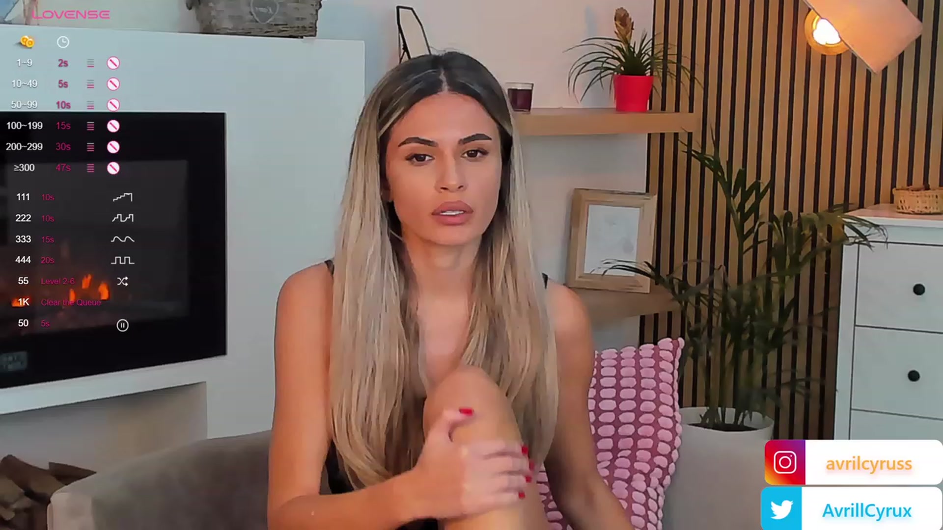 Gallery image thumbnail from Avril_Cyrus's myfreecams stream on, 10/16/2023, 09:22 image 5 of 20