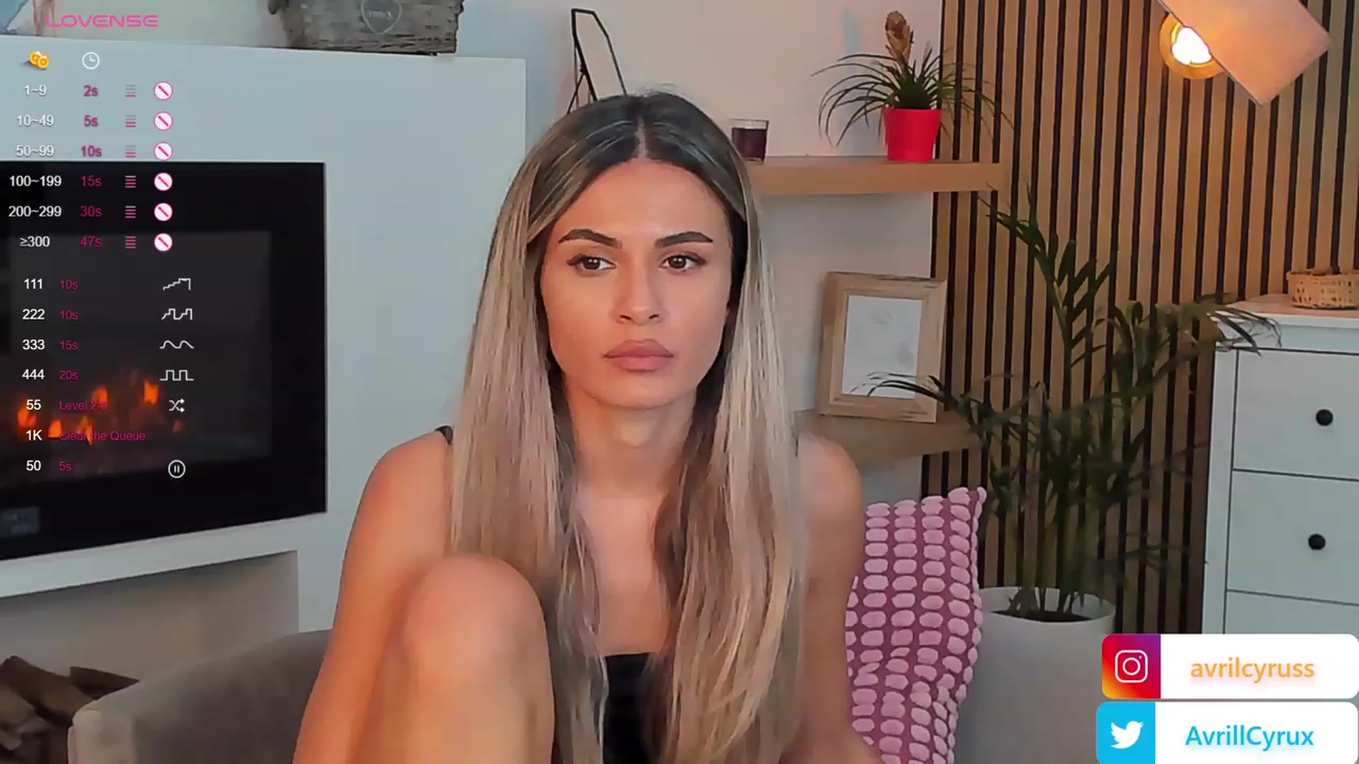 Gallery image thumbnail from Avril_Cyrus's myfreecams stream on, 10/16/2023, 09:22 image 17 of 20