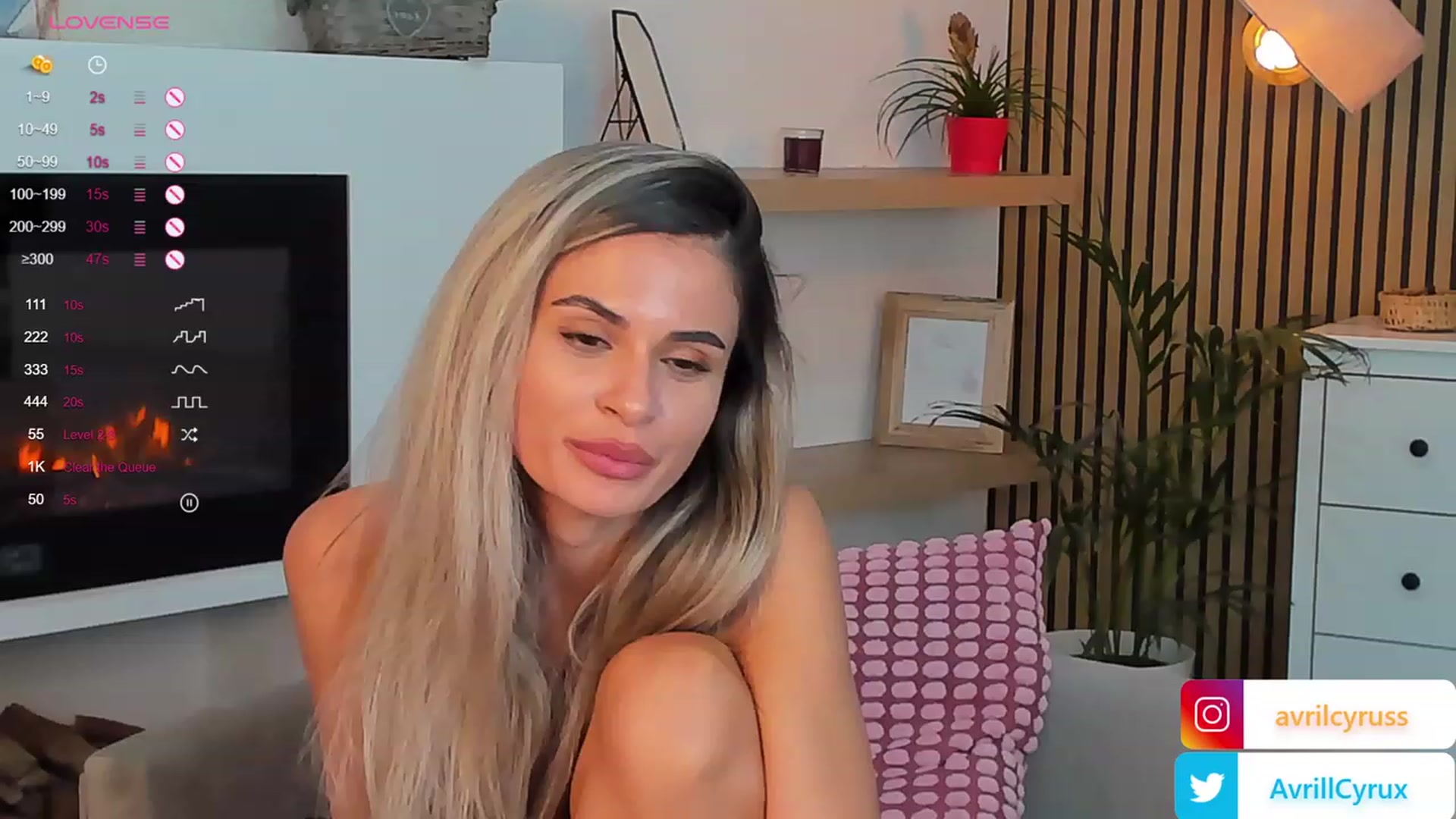 Gallery image thumbnail from Avril_Cyrus's myfreecams stream on, 10/16/2023, 13:52 image 5 of 20