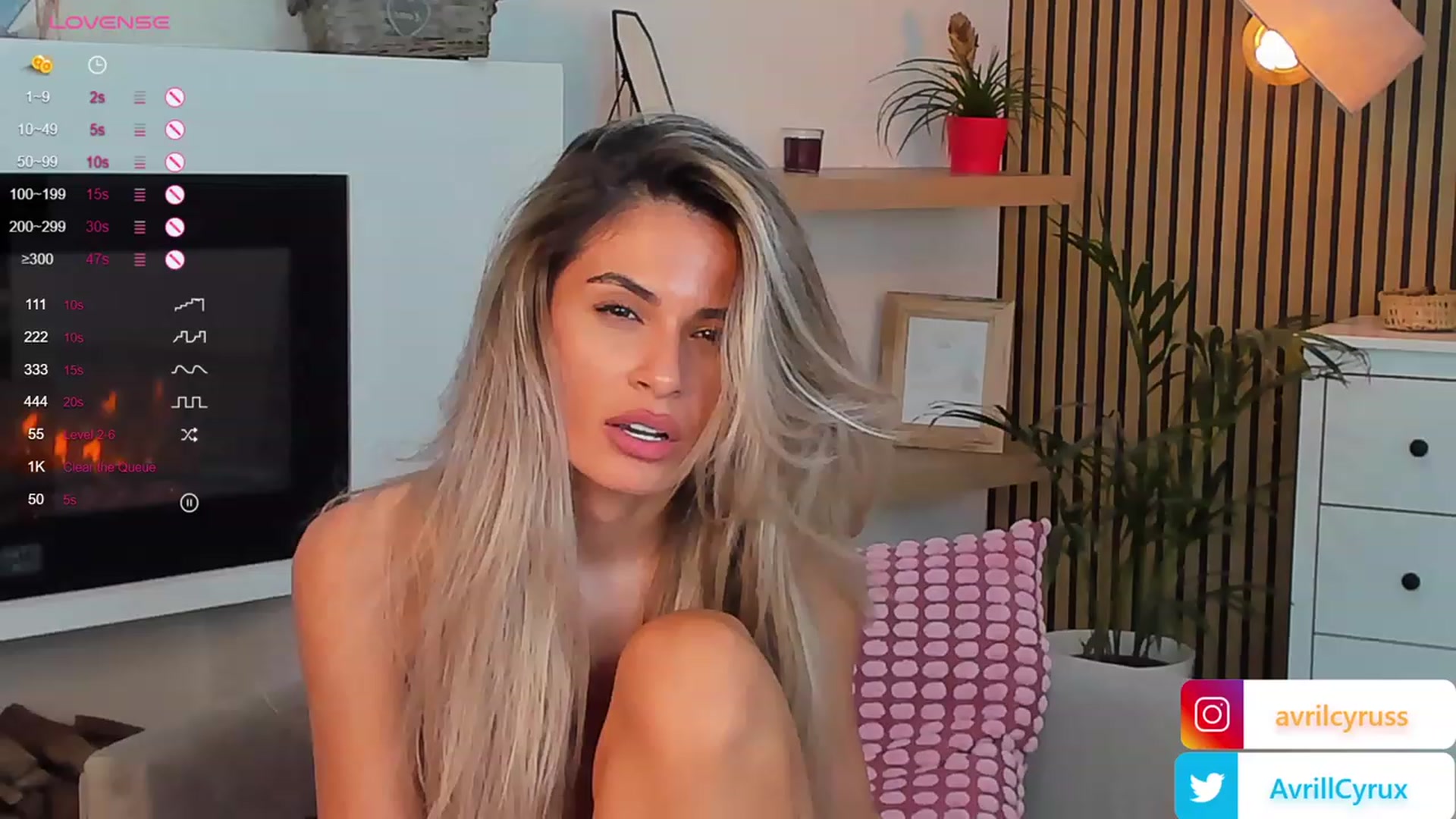 Gallery image thumbnail from Avril_Cyrus's myfreecams stream on, 10/16/2023, 13:52 image 2 of 20