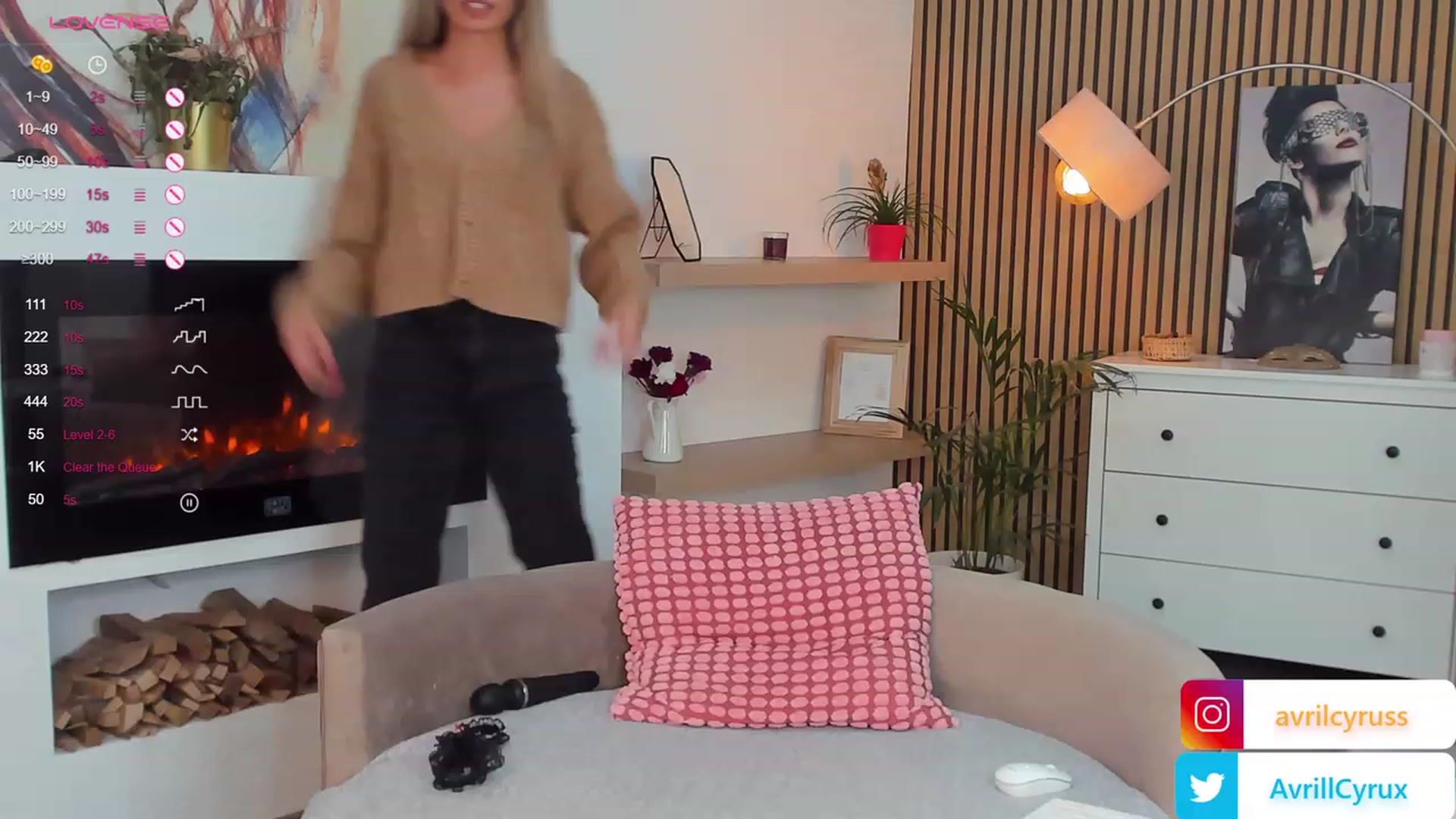 Gallery image thumbnail from Avril_Cyrus's myfreecams stream on, 10/17/2023, 09:02 image 20 of 20