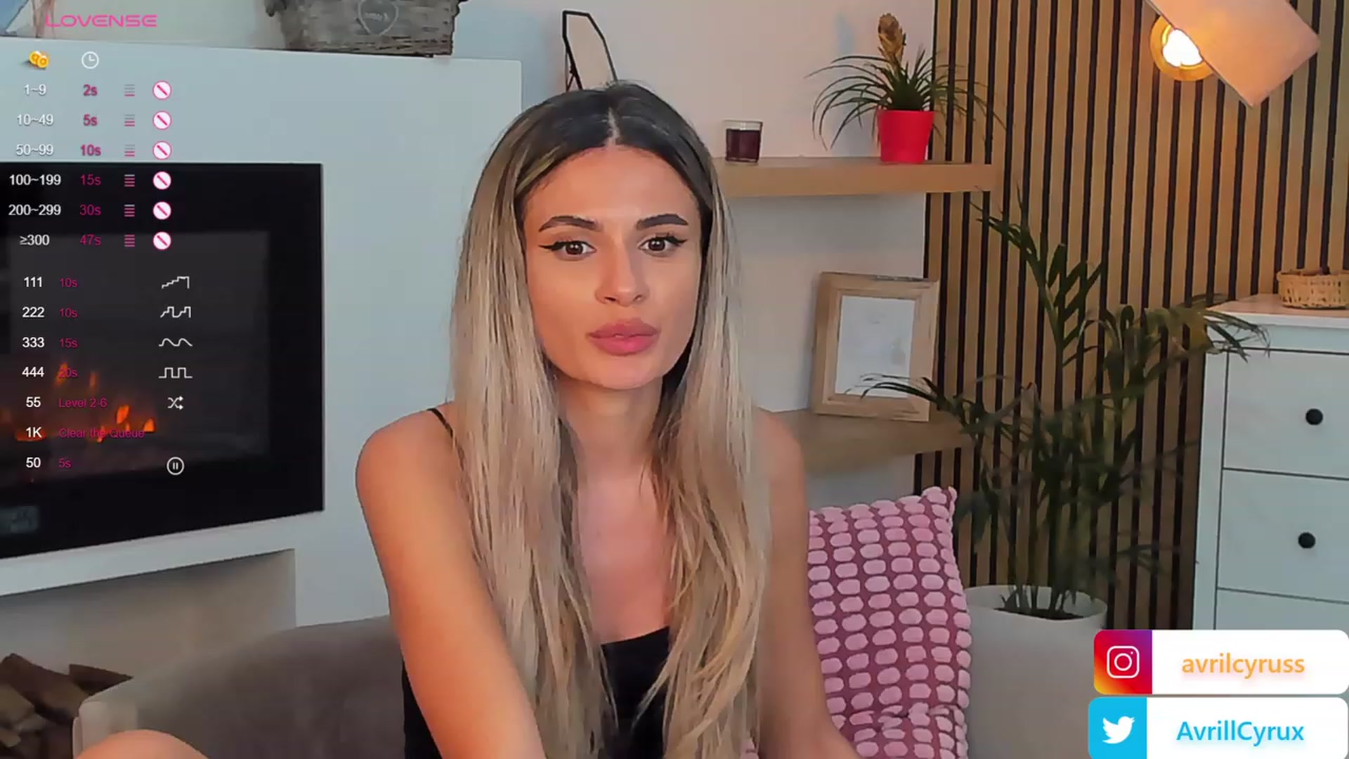 Gallery image thumbnail from Avril_Cyrus's myfreecams stream on, 10/17/2023, 09:02 image 16 of 20