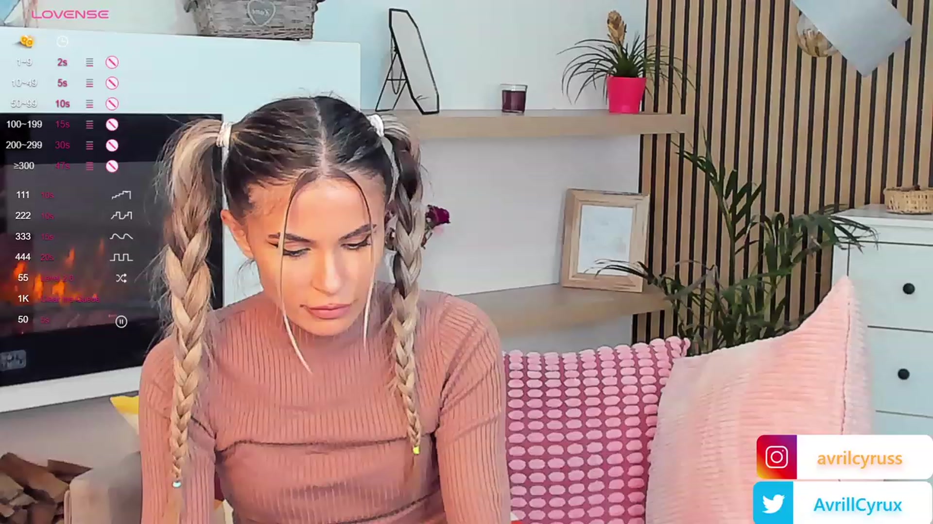 Gallery image thumbnail from Avril_Cyrus's myfreecams stream on, 10/18/2023, 13:10 image 16 of 20