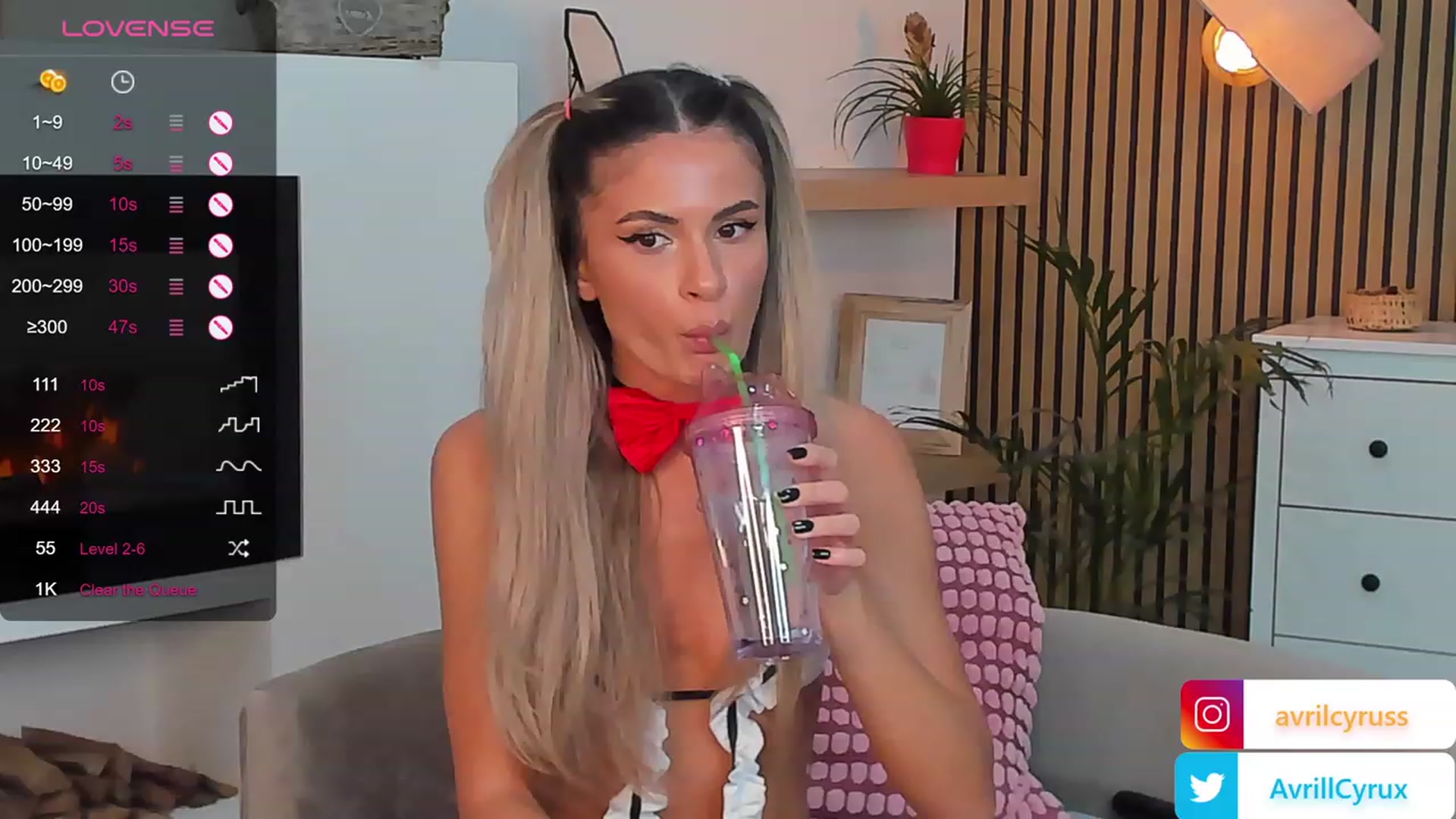 Gallery image thumbnail from Avril_Cyrus's myfreecams stream on, 10/31/2023, 10:01 image 13 of 20