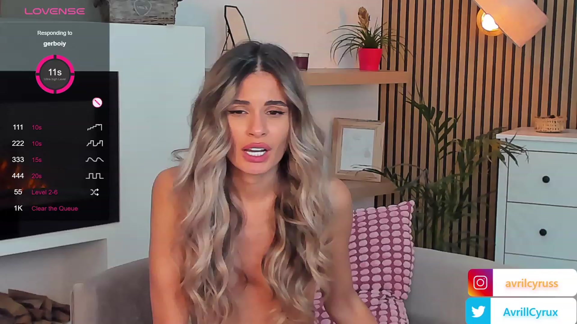 Gallery image thumbnail from Avril_Cyrus's myfreecams stream on, 11/10/2023, 14:01 image 10 of 20