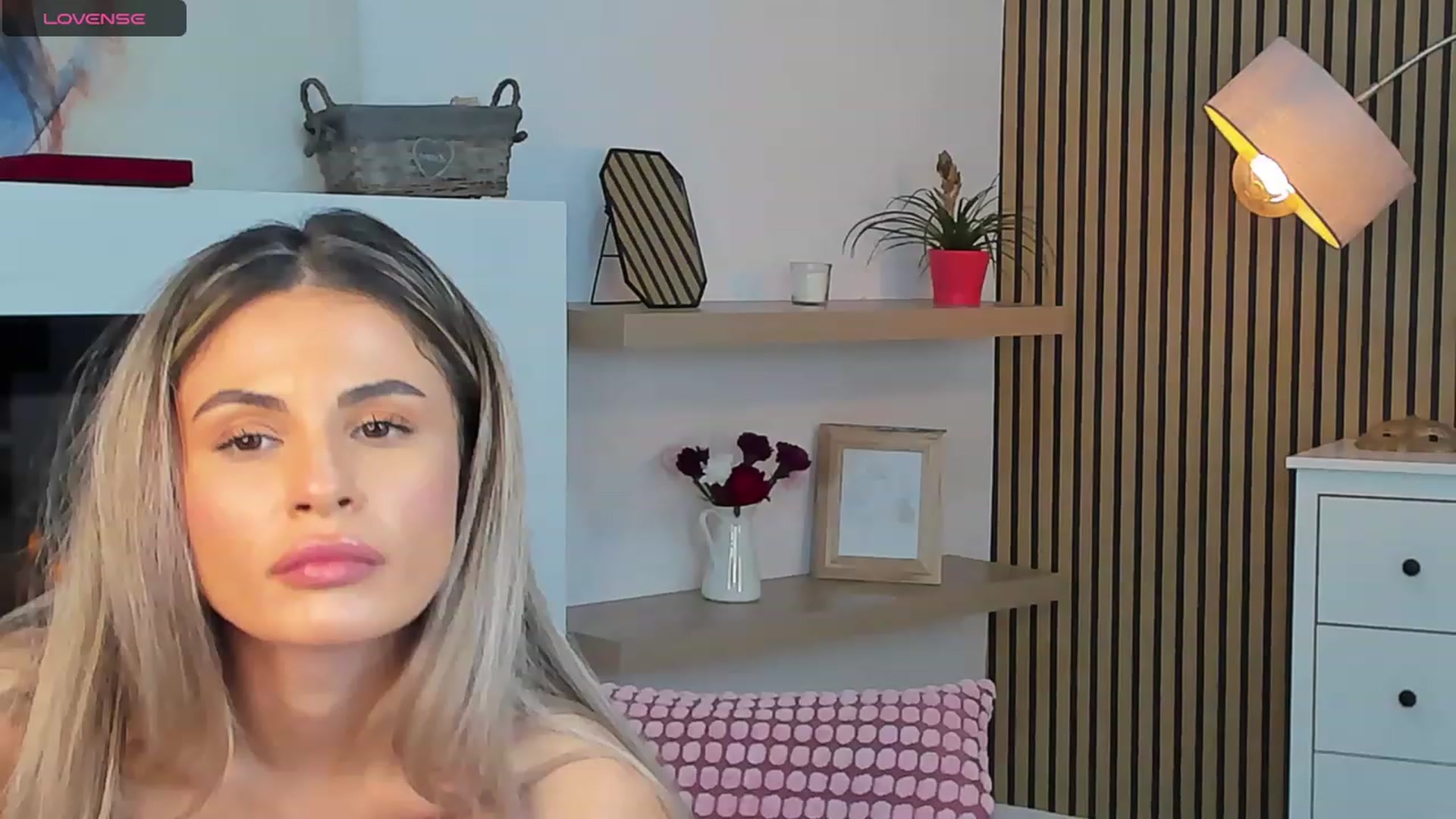 Gallery image thumbnail from Avril_Cyrus's myfreecams stream on, 01/31/2024, 10:27 image 19 of 20