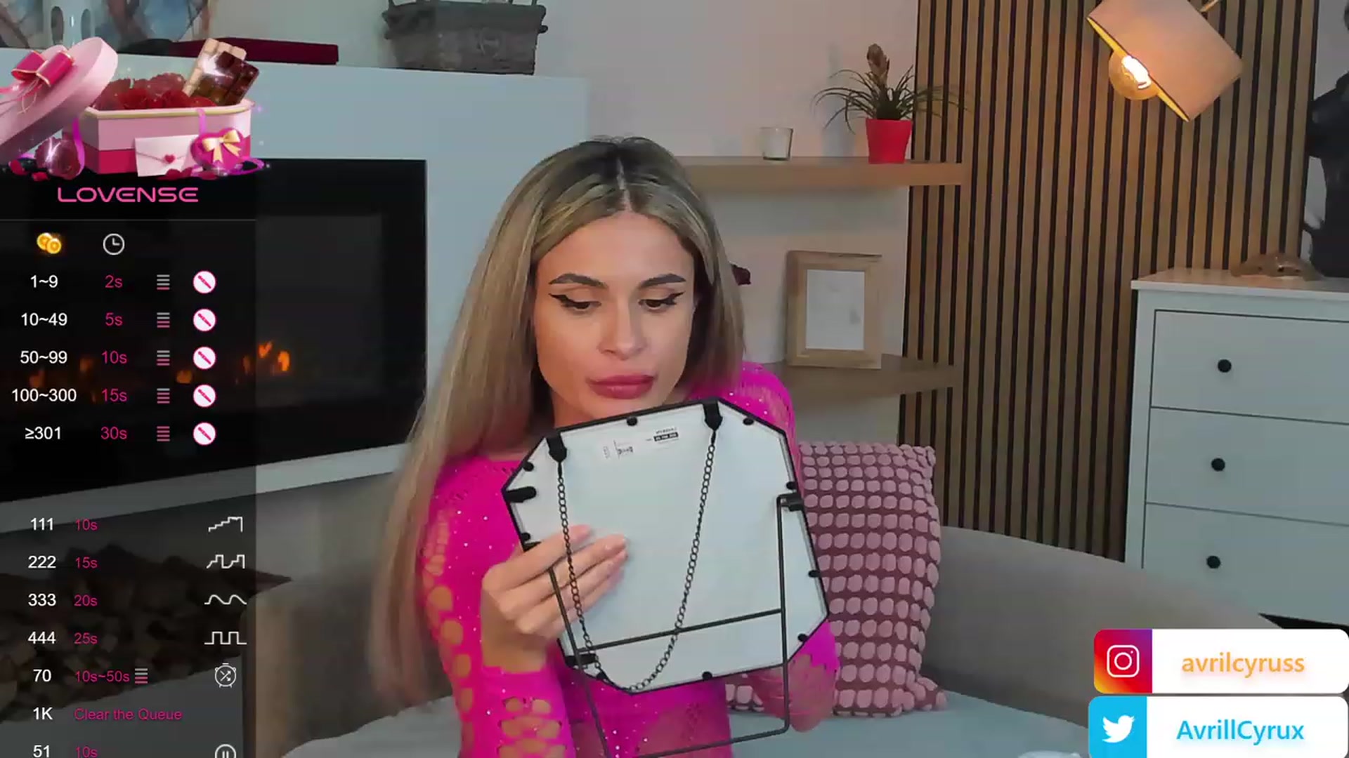 Gallery image thumbnail from Avril_Cyrus's myfreecams stream on, 03/07/2024, 13:37 image 7 of 20
