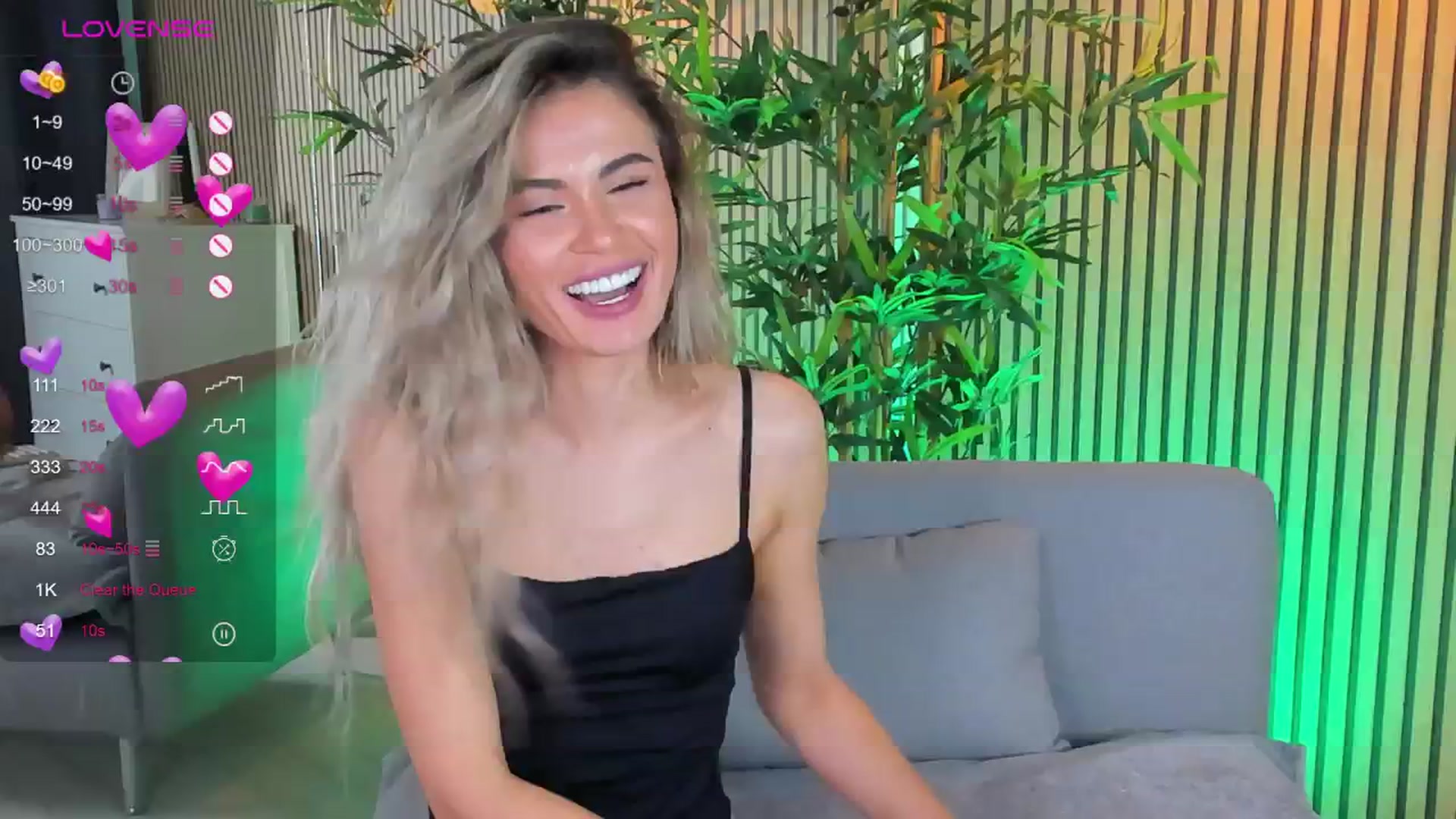 Gallery image thumbnail from Avril_Cyrus's myfreecams stream on, 06/03/2024, 14:25 image 10 of 20