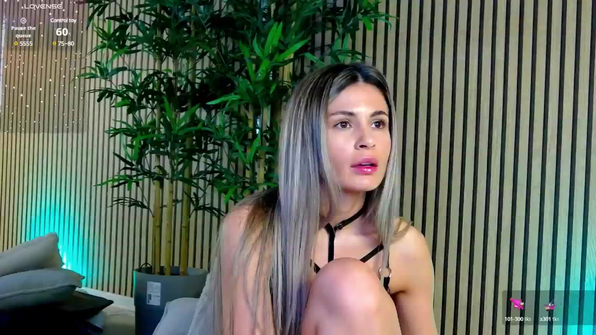 Gallery image thumbnail from Avril_Cyrus's myfreecams stream on, 05/17/2025, 10:37 image 17 of 20