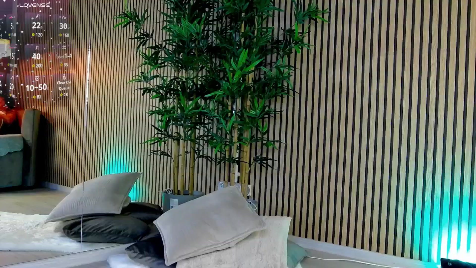 Gallery image thumbnail from Avril_Cyrus's myfreecams stream on, 05/19/2025, 09:43 image 15 of 20