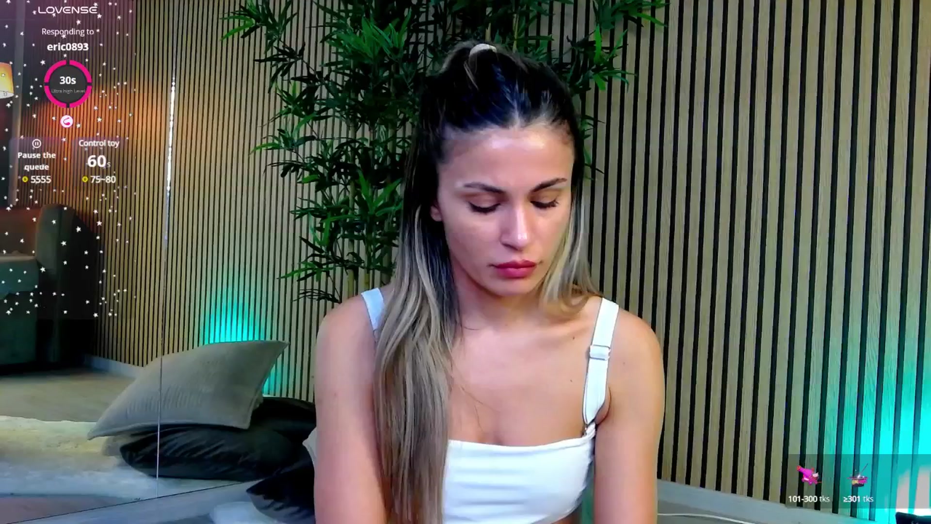 Gallery image thumbnail from Avril_Cyrus's myfreecams stream on, 05/19/2025, 13:02 image 8 of 20