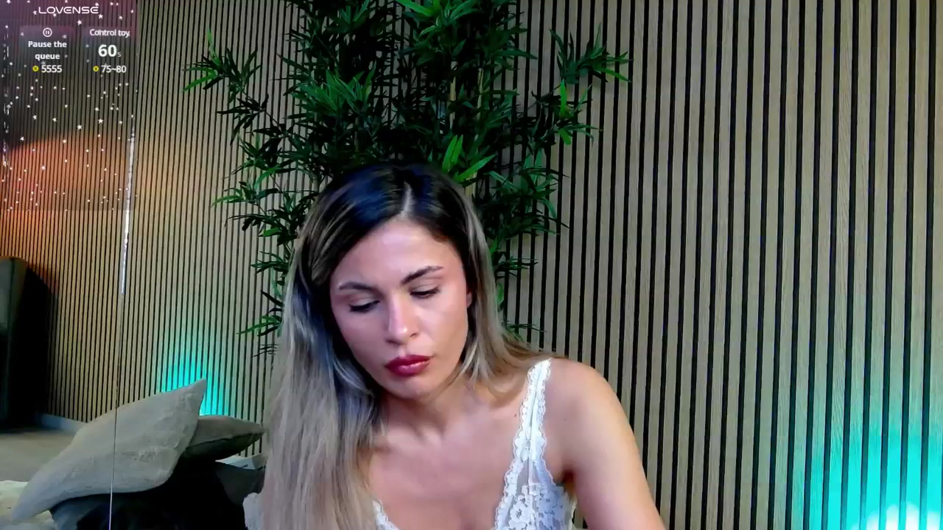 Gallery image thumbnail from Avril_Cyrus's myfreecams stream on, 05/20/2025, 09:51 image 4 of 20