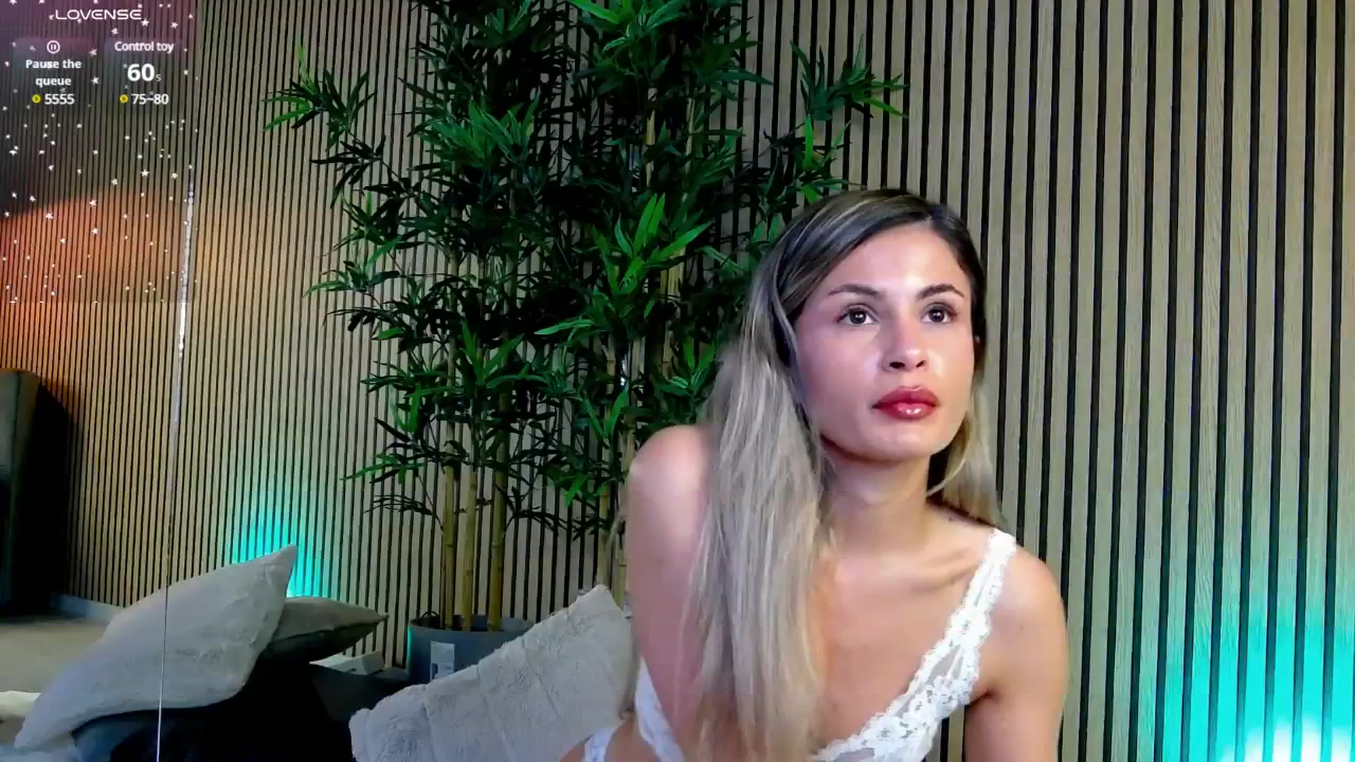 Gallery image thumbnail from Avril_Cyrus's myfreecams stream on, 05/20/2025, 09:51 image 5 of 20