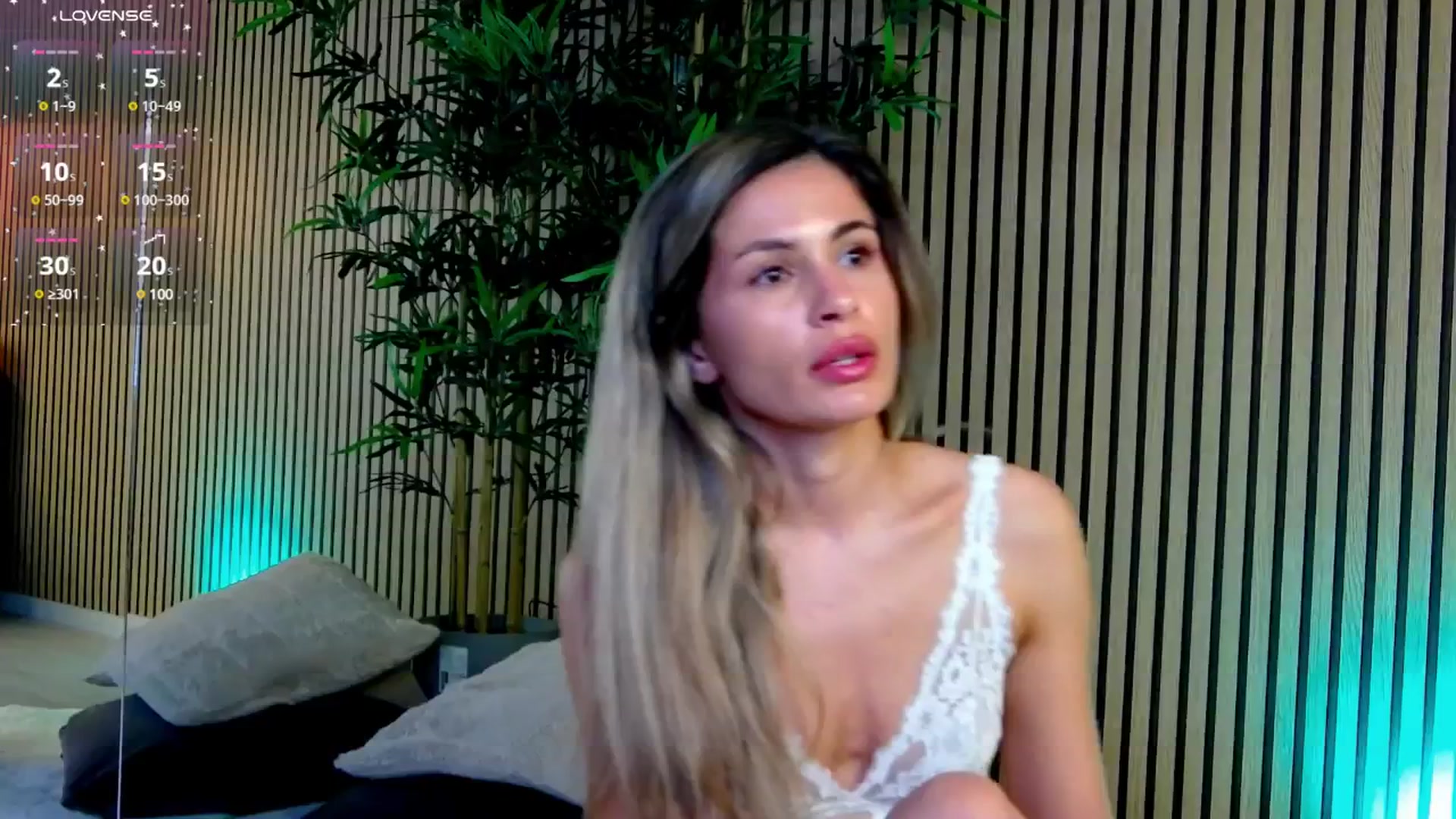 Gallery image thumbnail from Avril_Cyrus's myfreecams stream on, 05/20/2025, 13:35 image 14 of 20