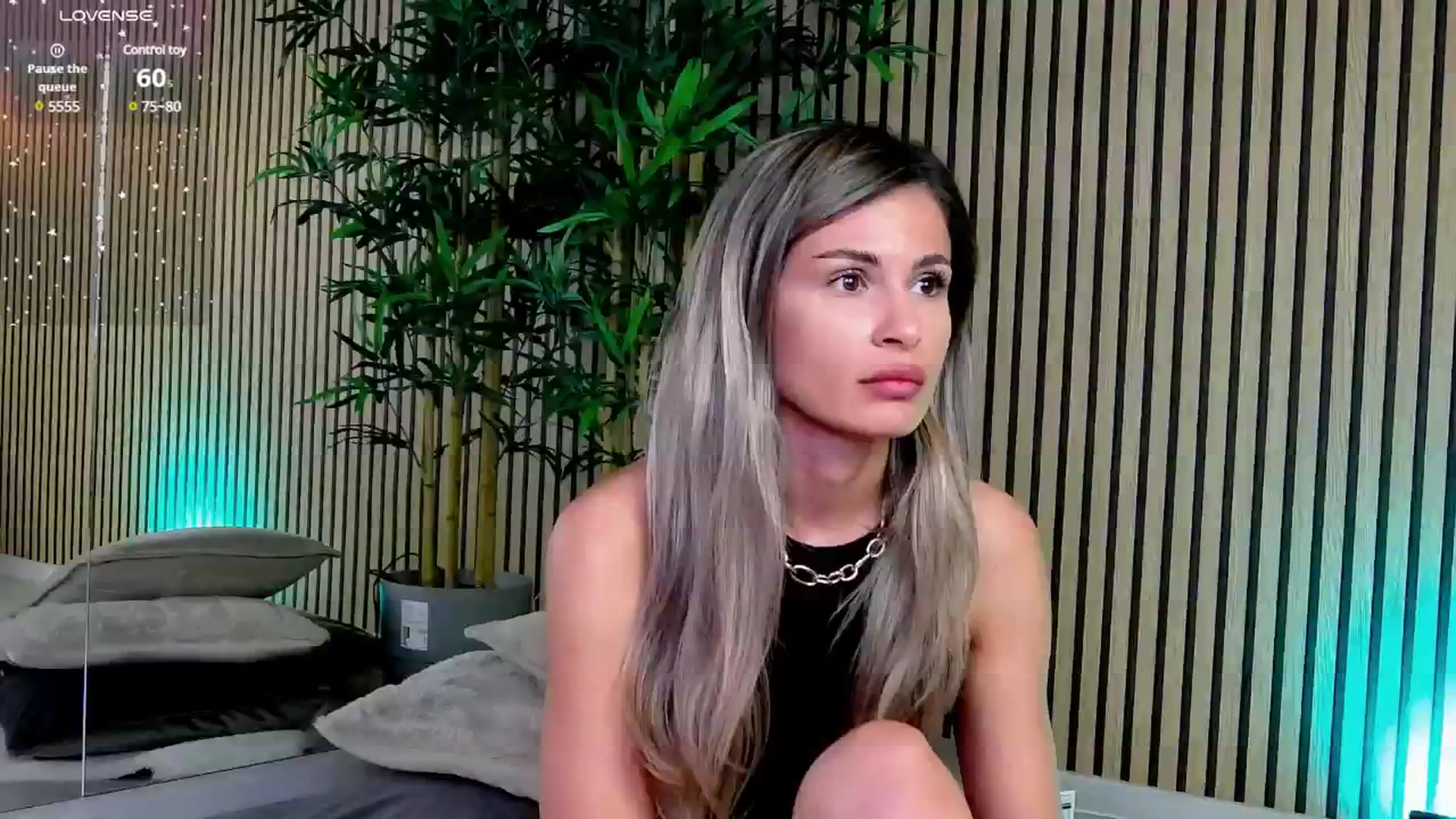 Gallery image thumbnail from Avril_Cyrus's myfreecams stream on, 05/27/2025, 10:27 image 6 of 20