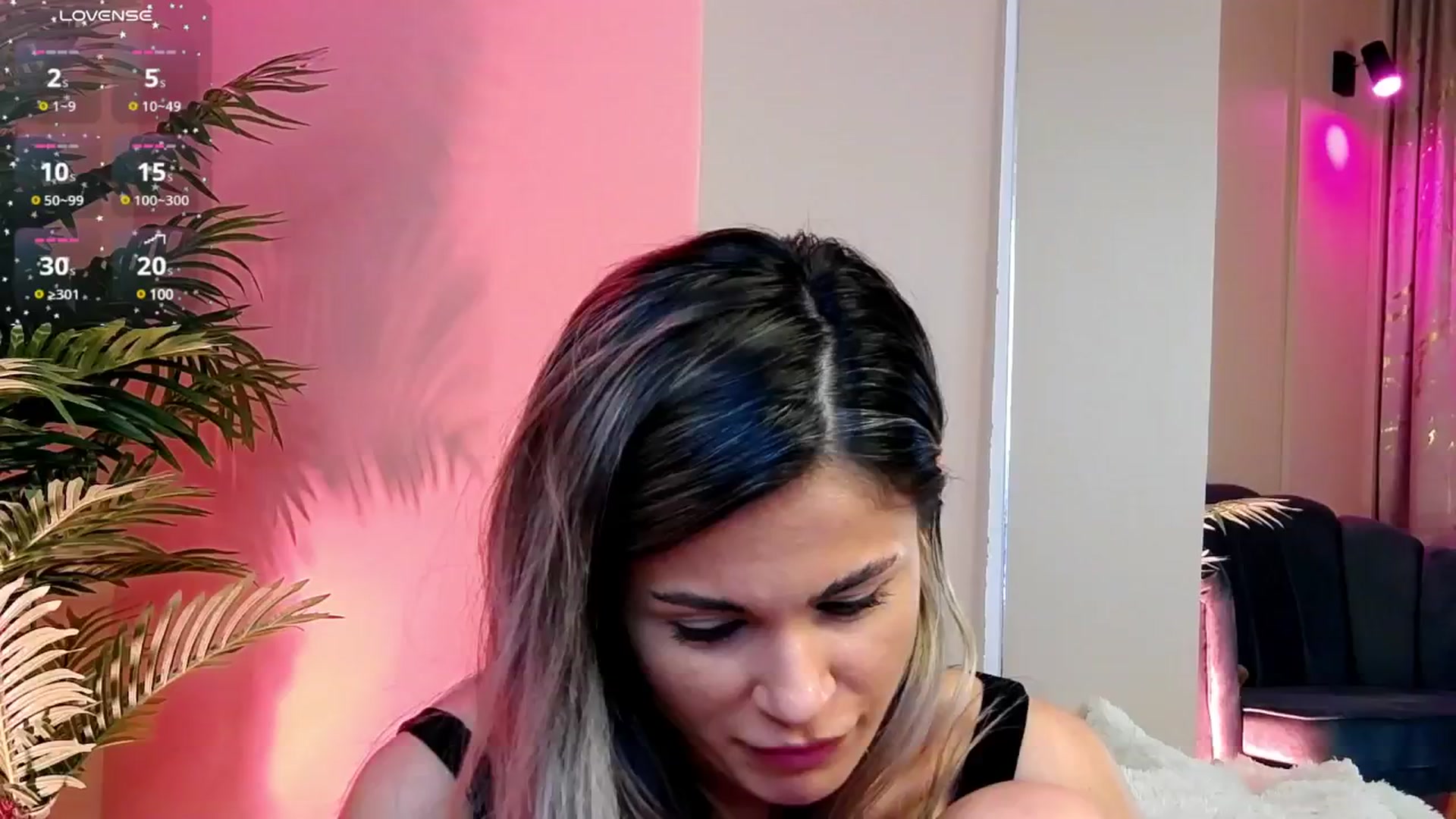 Gallery image thumbnail from Avril_Cyrus's myfreecams stream on, 05/31/2025, 13:07 image 16 of 20