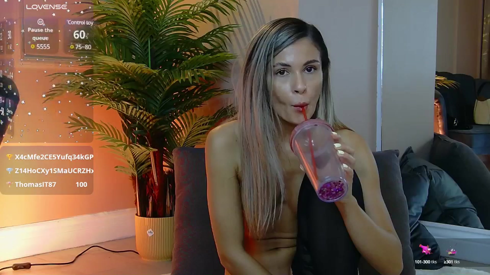 Gallery image thumbnail from Avril_Cyrus's myfreecams stream on, 08/18/2025, 13:01 image 7 of 20