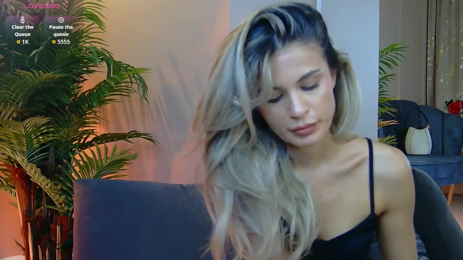 Gallery image thumbnail from Avril_Cyrus's myfreecams stream on, 08/21/2025, 12:30 image 18 of 20
