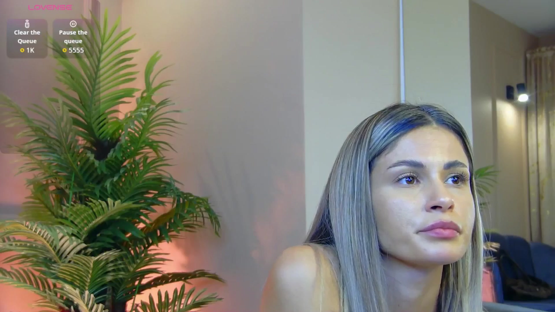 Gallery image thumbnail from Avril_Cyrus's myfreecams stream on, 10/01/2025, 12:44 image 17 of 20