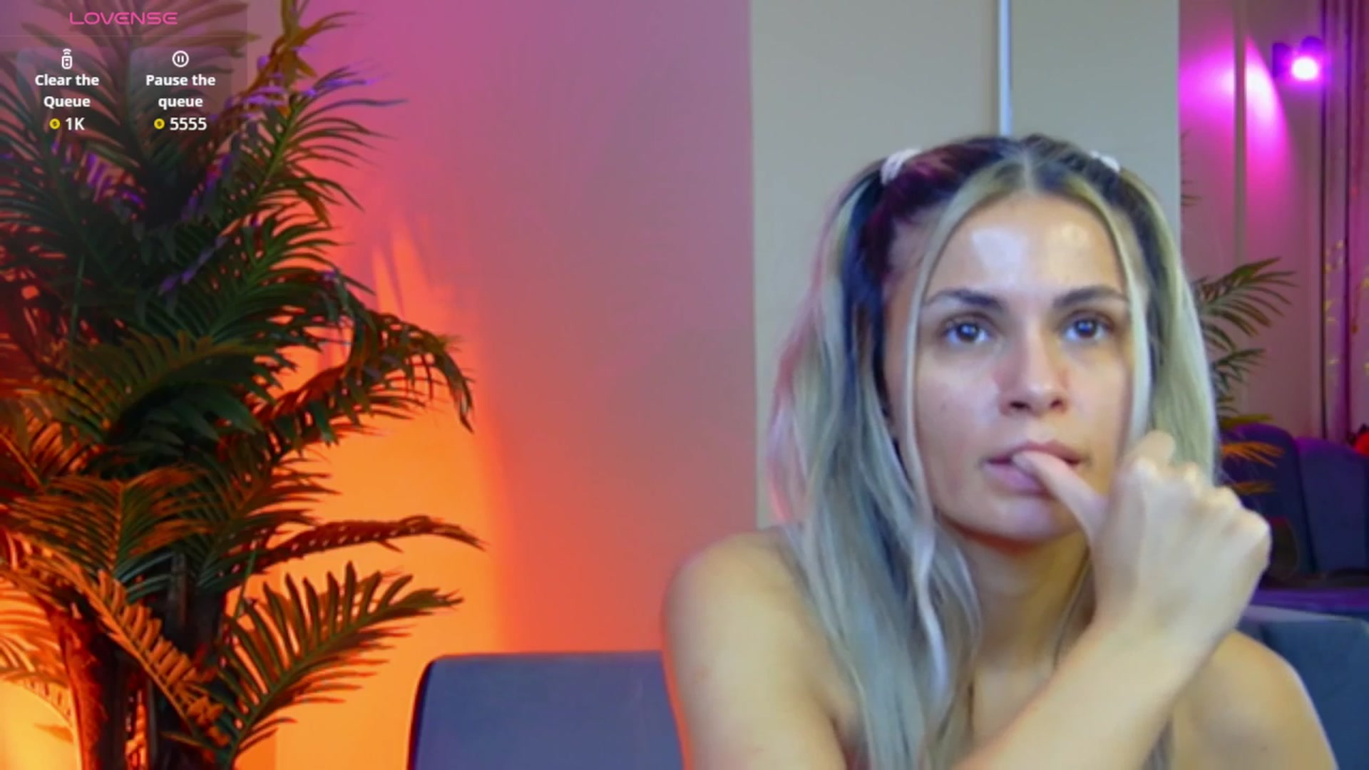 Gallery image thumbnail from Avril_Cyrus's myfreecams stream on, 11/10/2025, 13:16 image 11 of 20