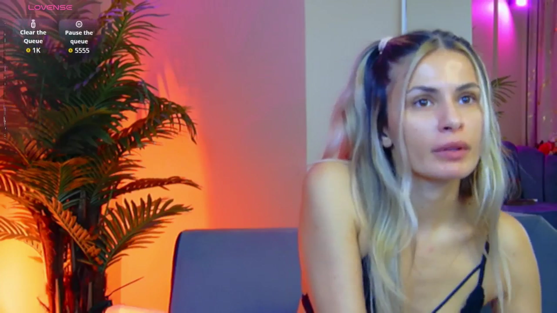 Gallery image thumbnail from Avril_Cyrus's myfreecams stream on, 11/10/2025, 13:16 image 16 of 20