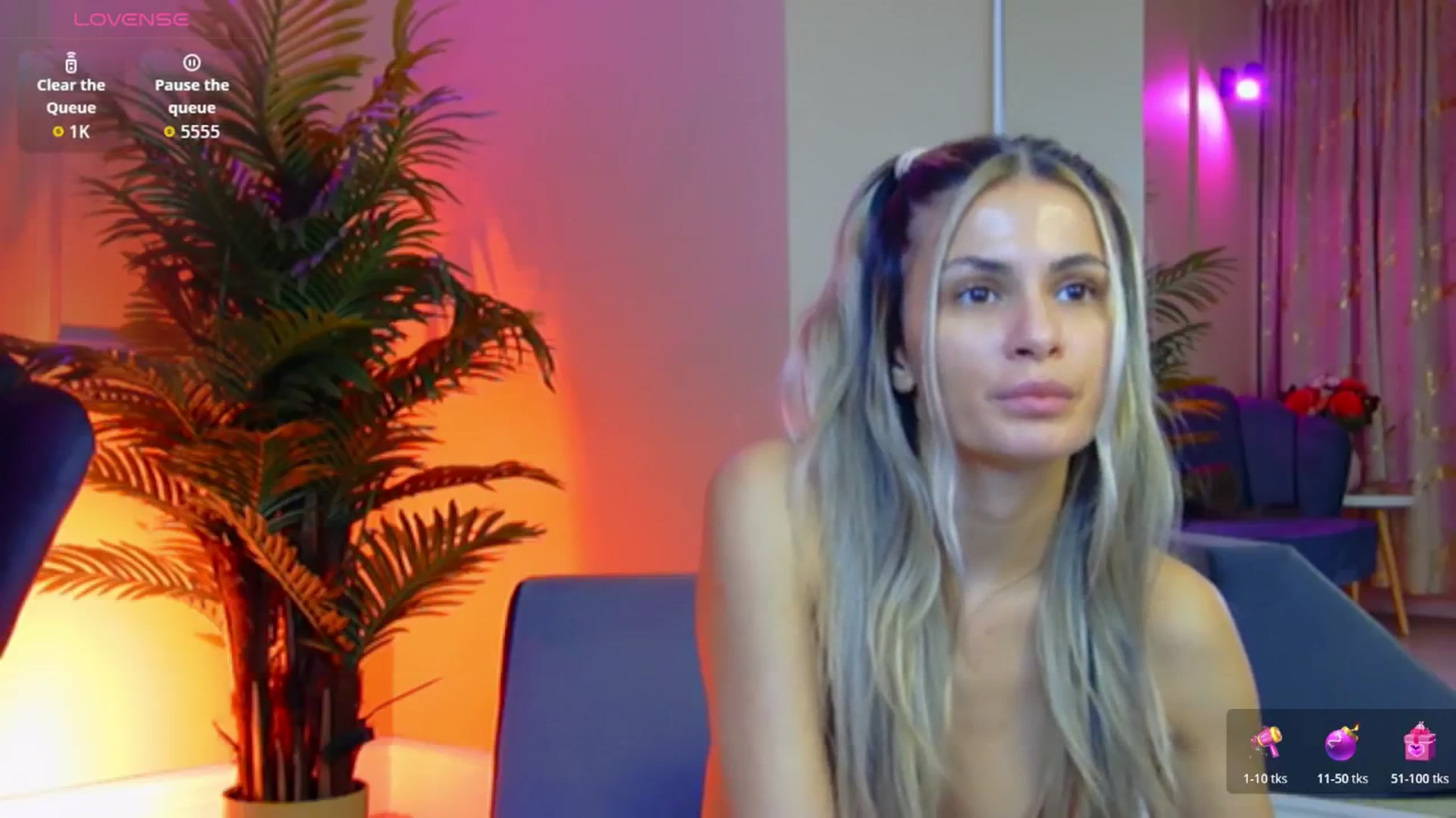 Gallery image thumbnail from Avril_Cyrus's myfreecams stream on, 11/10/2025, 13:16 image 4 of 20