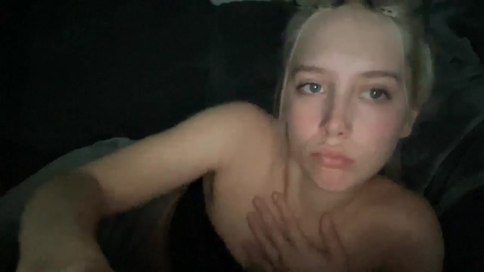 Gallery image thumbnail from Avsbliss's myfreecams stream on, 04/15/2025, 05:22 image 20 of 20