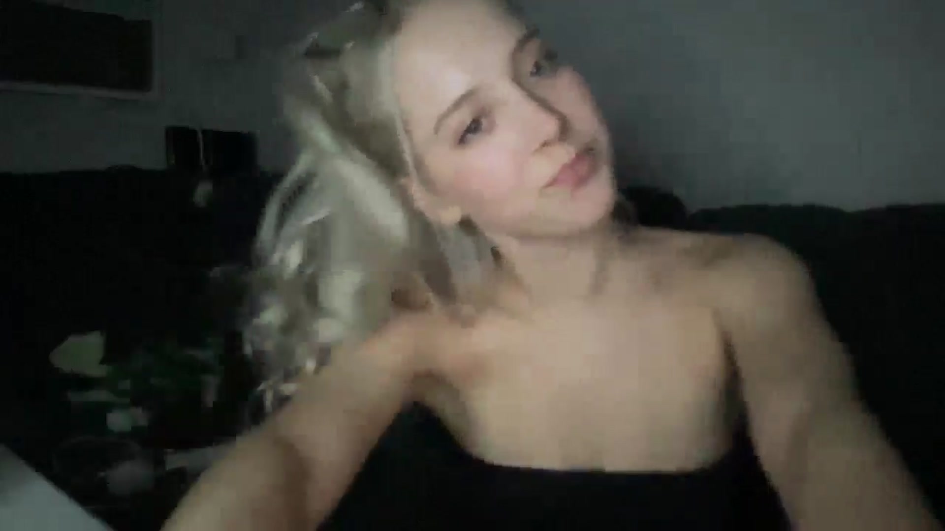 Gallery image thumbnail from Avsbliss's myfreecams stream on, 04/15/2025, 06:54 image 6 of 20