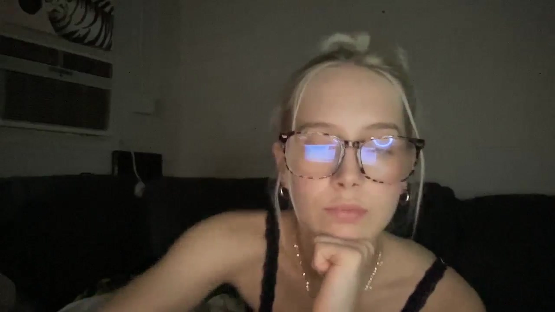 Gallery image thumbnail from Avsbliss's myfreecams stream on, 04/15/2025, 22:44 image 5 of 20