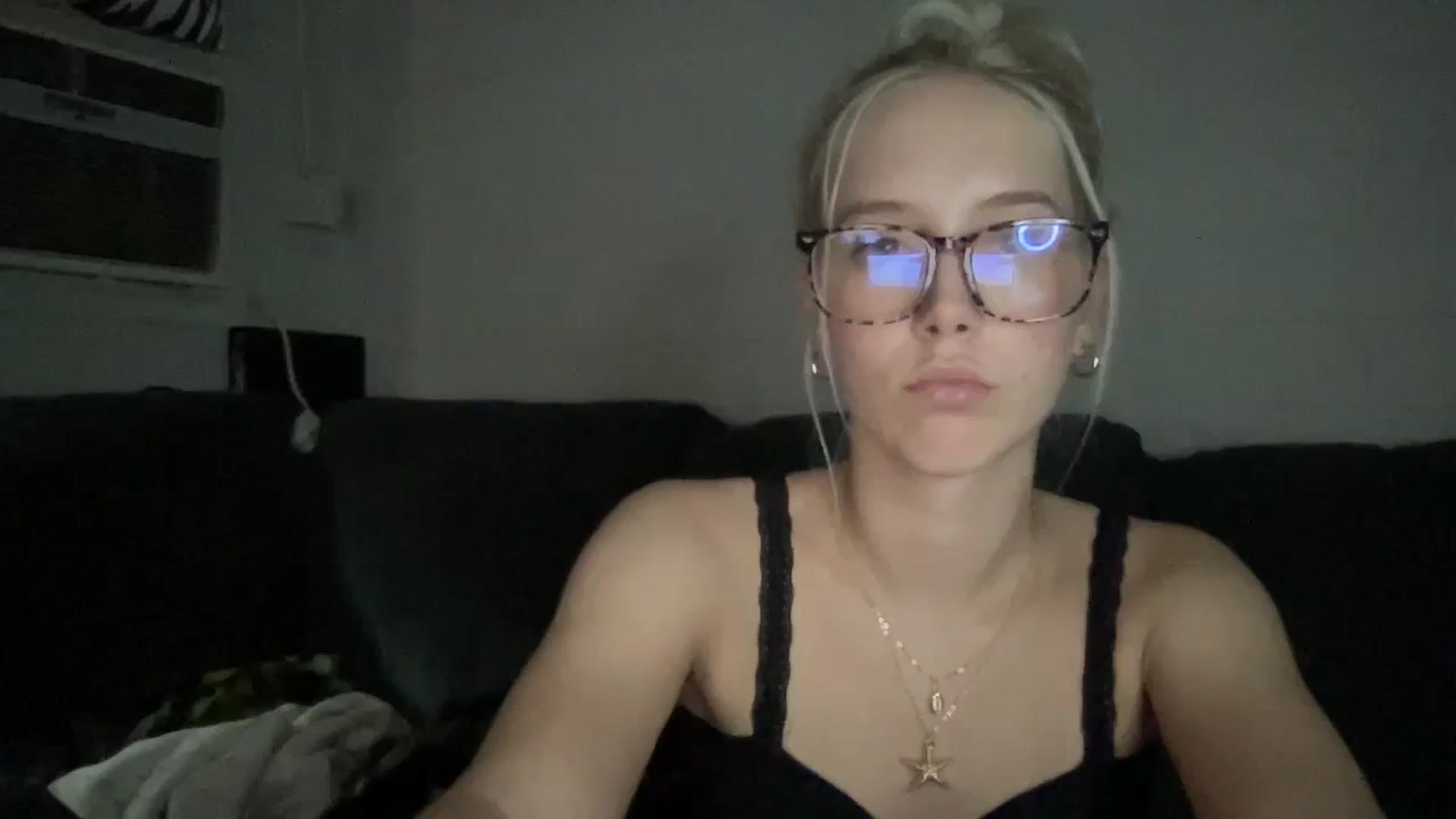 Gallery image thumbnail from Avsbliss's myfreecams stream on, 04/15/2025, 22:44 image 13 of 20