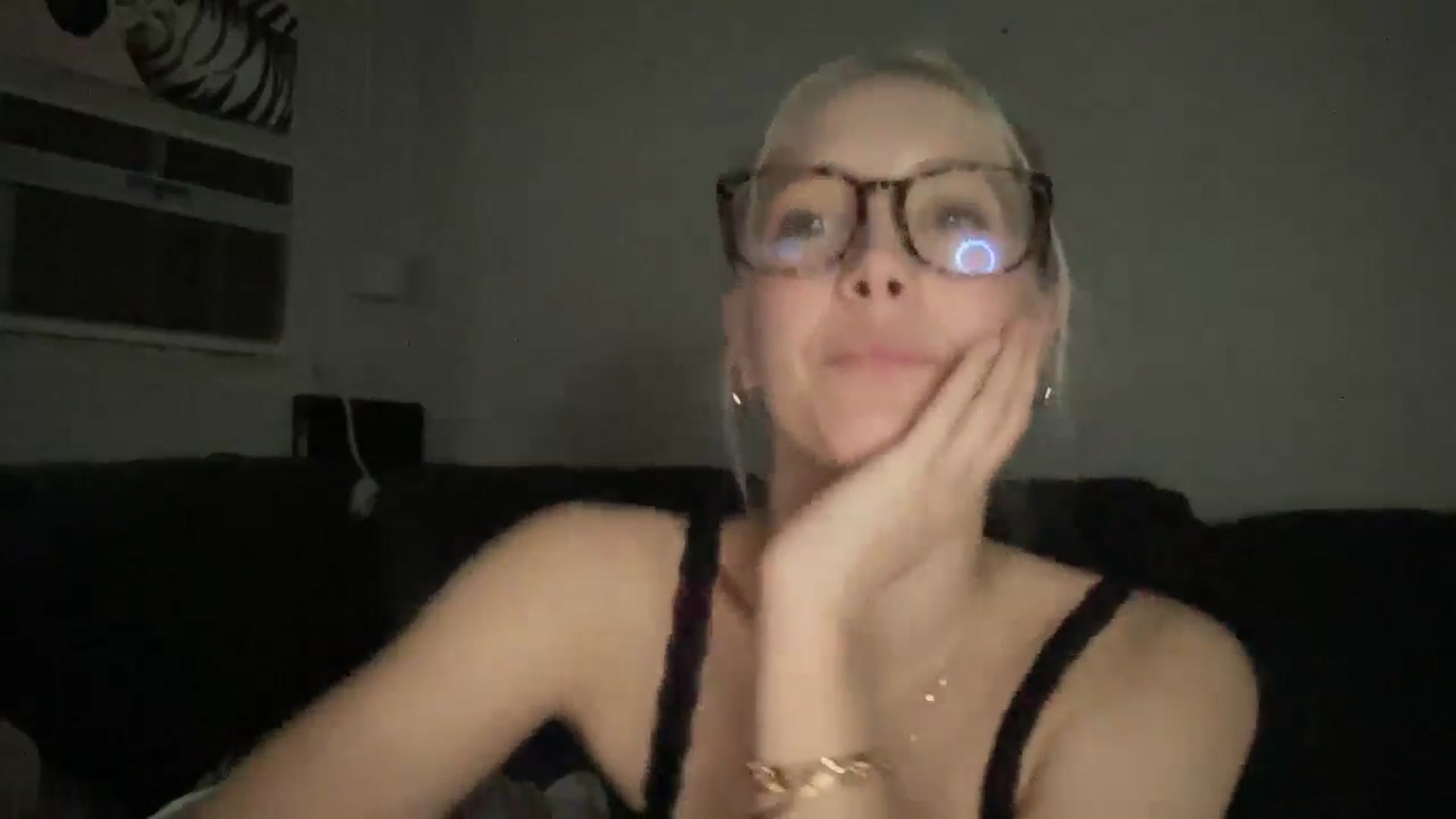 Gallery image thumbnail from Avsbliss's myfreecams stream on, 04/15/2025, 22:44 image 2 of 20