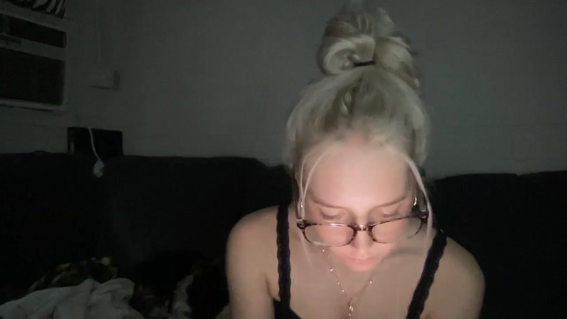 Gallery image thumbnail from Avsbliss's myfreecams stream on, 04/15/2025, 22:44 image 9 of 20