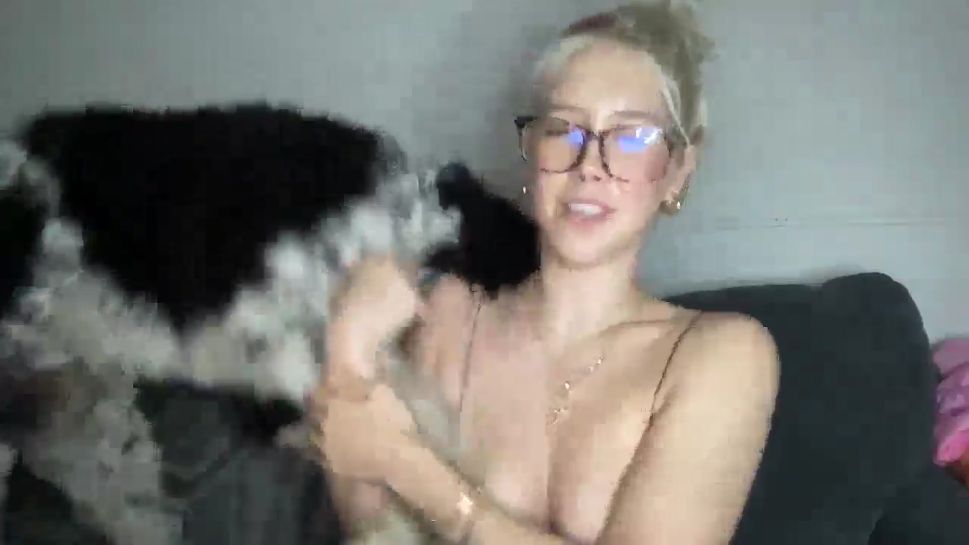Gallery image thumbnail from Avsbliss's myfreecams stream on, 04/16/2025, 19:53 image 19 of 20