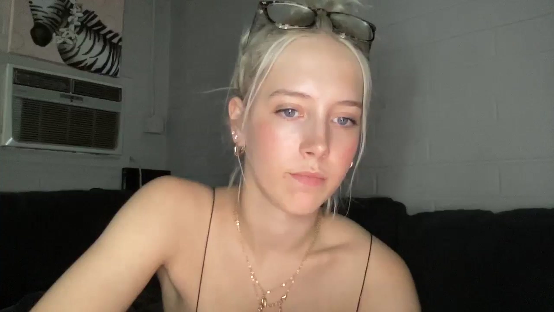 Gallery image thumbnail from Avsbliss's myfreecams stream on, 04/16/2025, 20:29 image 9 of 20