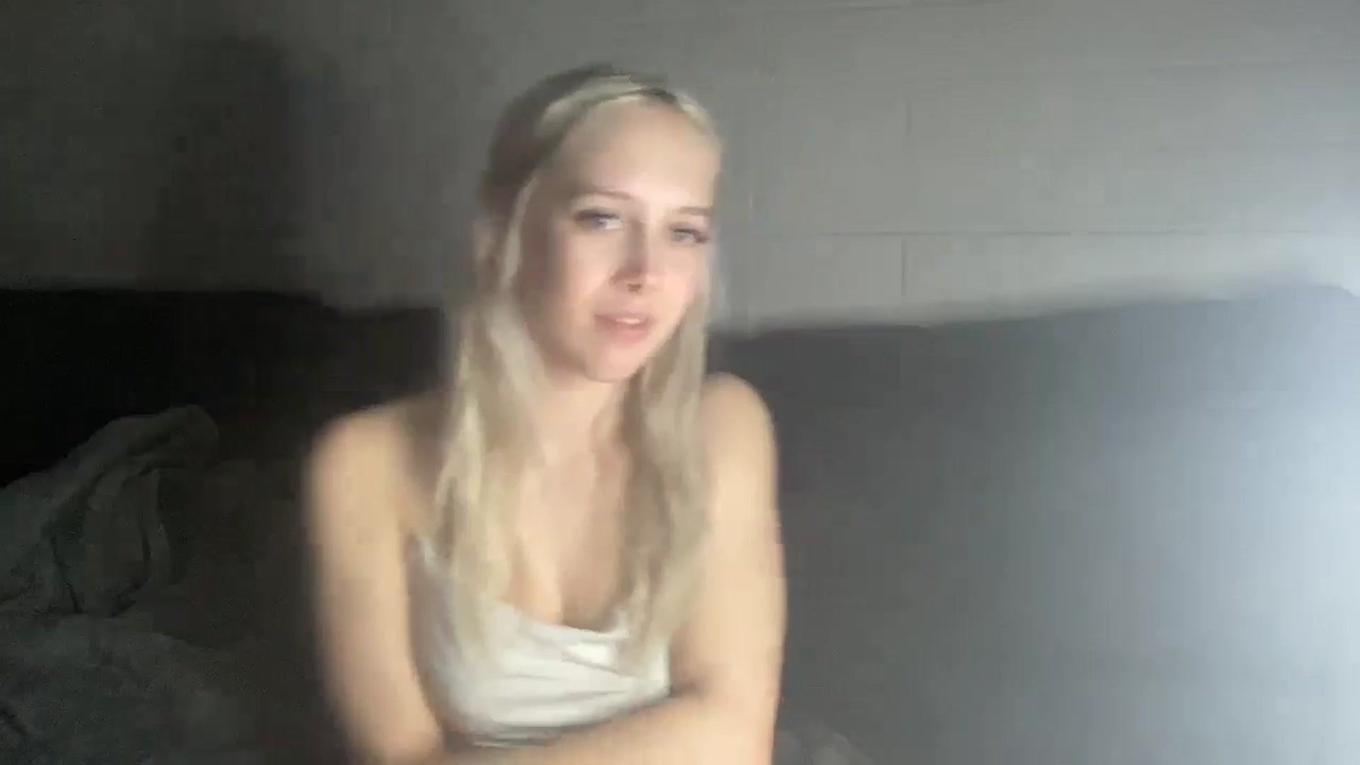 Gallery image thumbnail from Avsbliss's myfreecams stream on, 04/25/2025, 06:52 image 11 of 20
