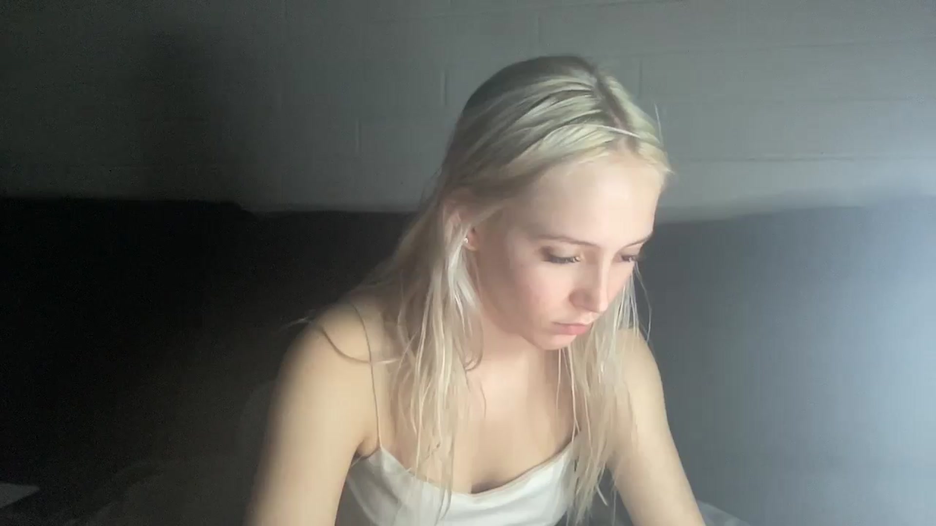 Gallery image thumbnail from Avsbliss's myfreecams stream on, 04/25/2025, 06:52 image 3 of 20