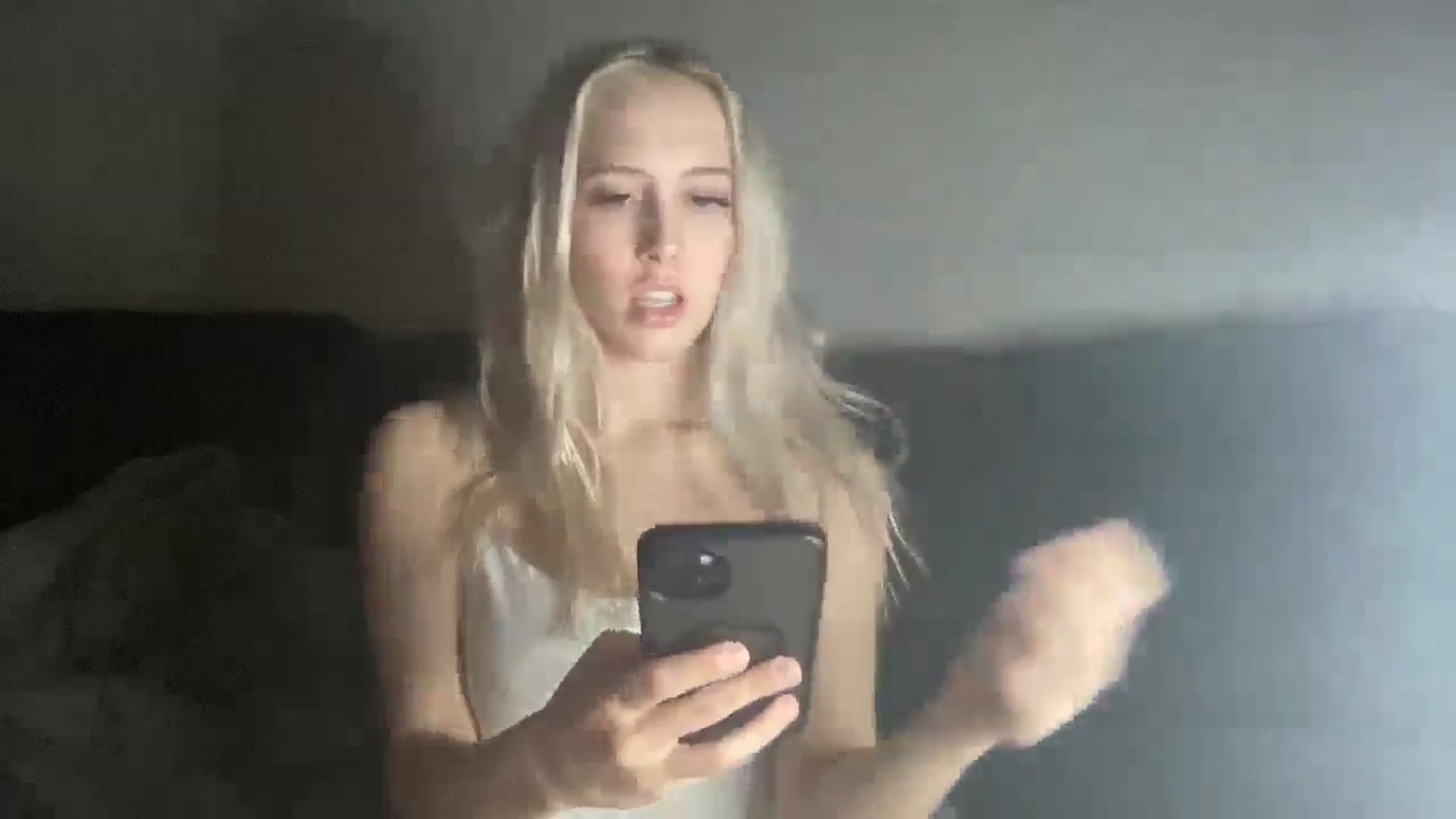 Gallery image thumbnail from Avsbliss's myfreecams stream on, 04/25/2025, 06:52 image 16 of 20