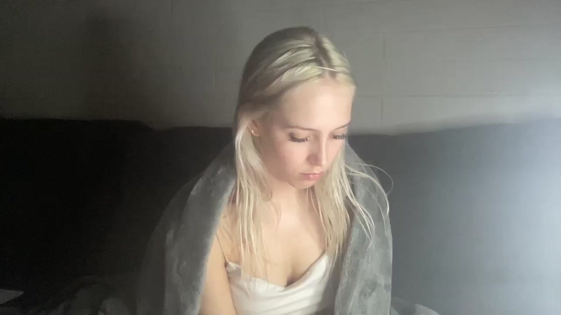 Gallery image thumbnail from Avsbliss's myfreecams stream on, 04/25/2025, 06:52 image 1 of 20